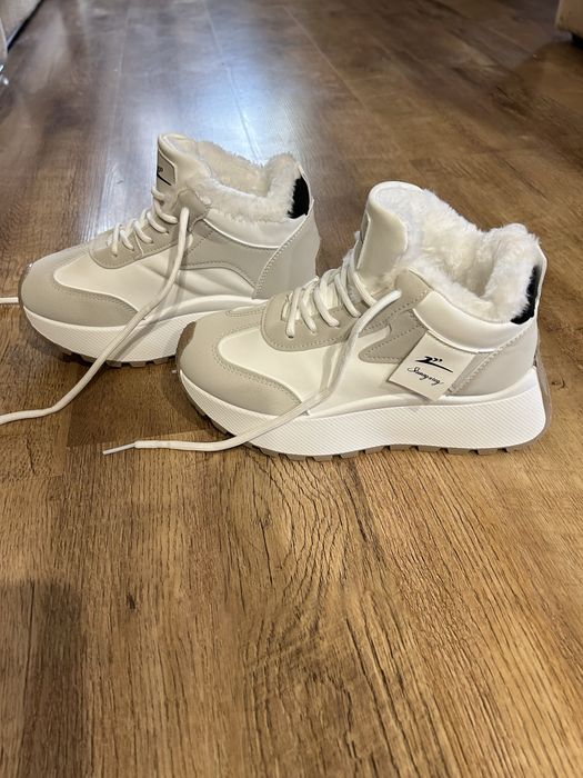 Кросівки жіночі зимові