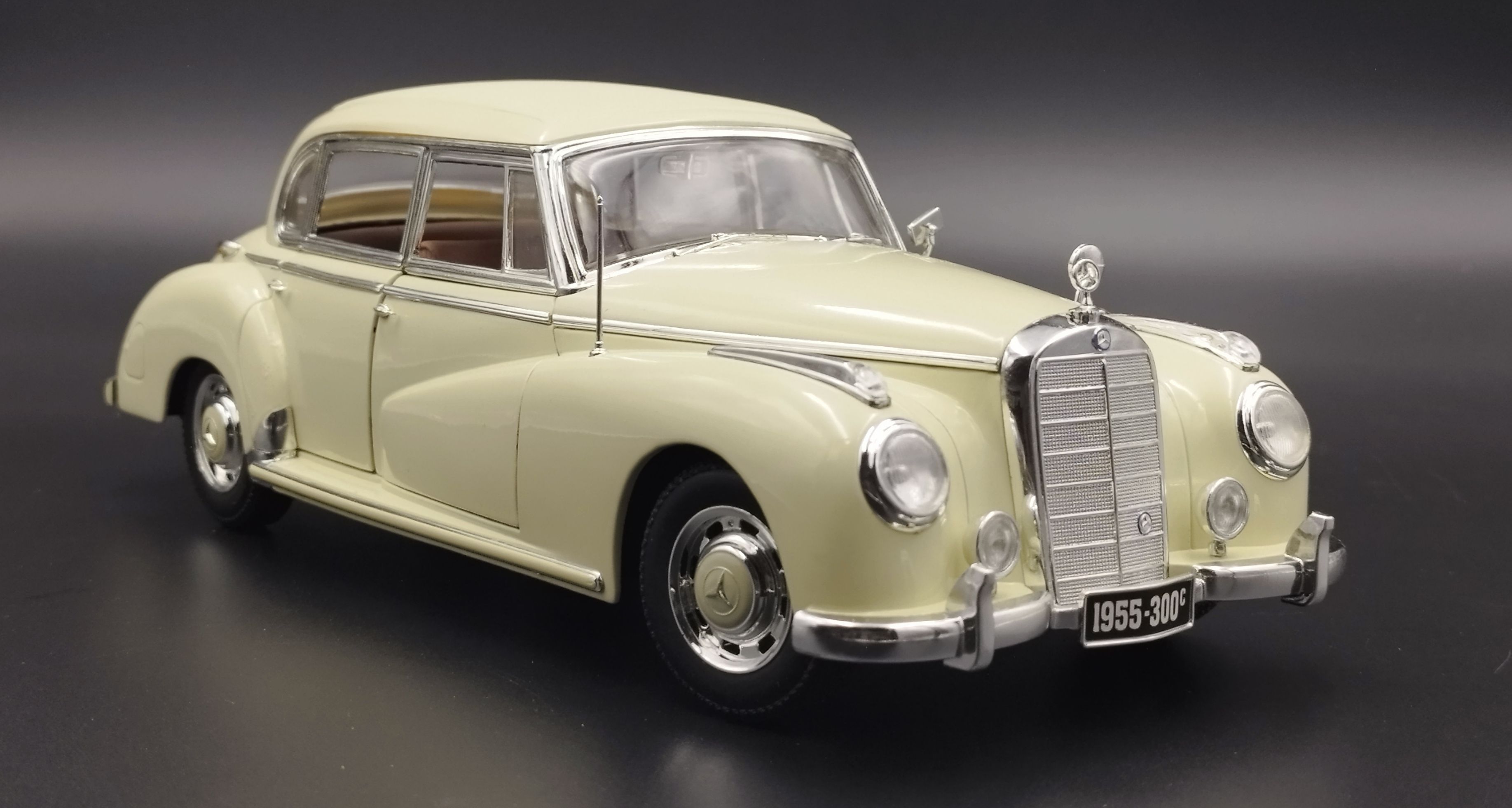 1:18 Ricko 1955 Mercedes-Benz 300c Sedan model nowy