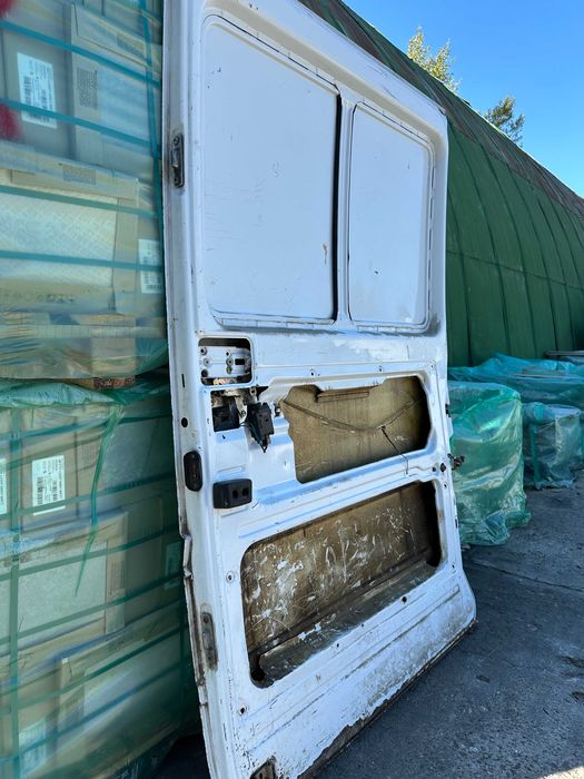 Продаю бічні двері Mercedes Sprinter (W906)