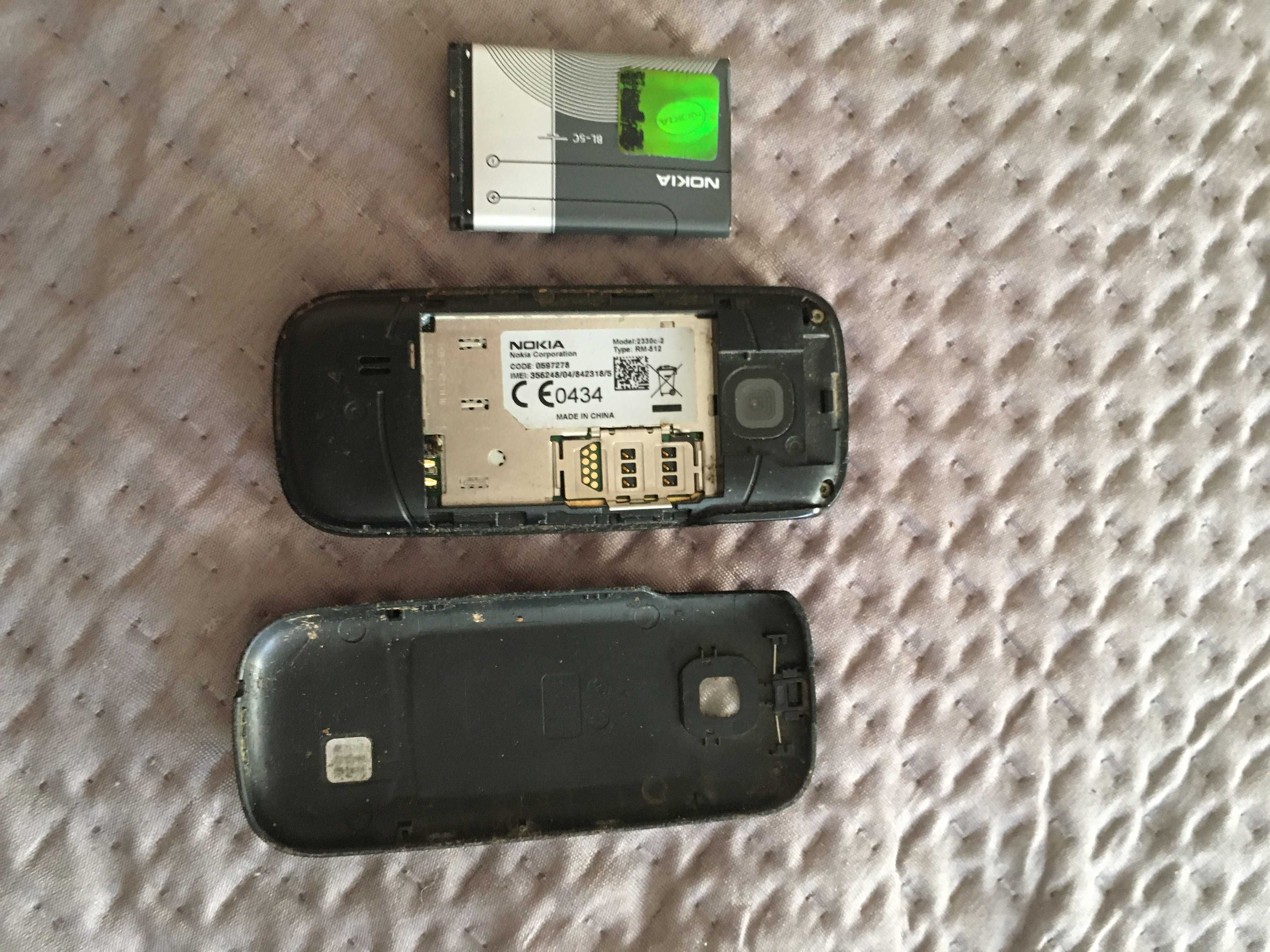 Nokia 2330c-2 z dwoma oryginalnymi bateriami