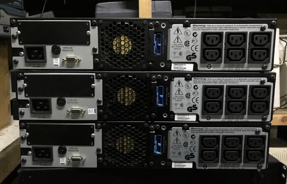 Бесперебойник APC Smart-UPS RT 2000 (SURT2000XLI) Rack Mount