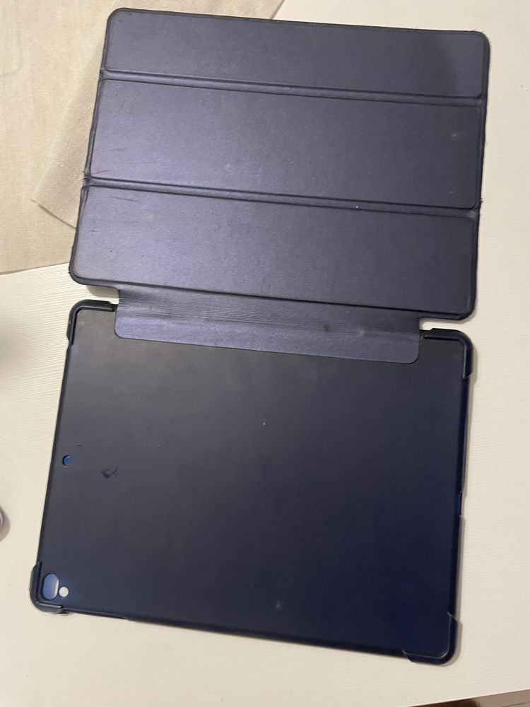 iPad 5. generacji (2017, 9,7″) Wi‑Fi + Cellular 32 GB
