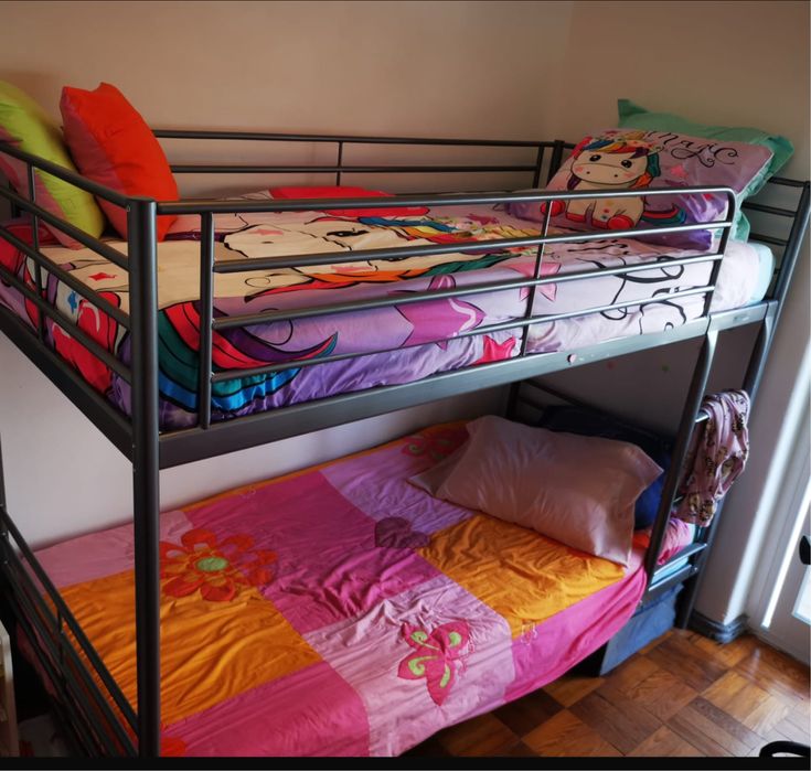 Beliche metálico IKEA SVÄRTA + oferta de colchões e roupa de cama