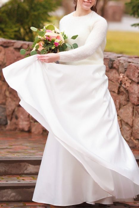 Атласное Свадебное платье из магазина "Love Story"