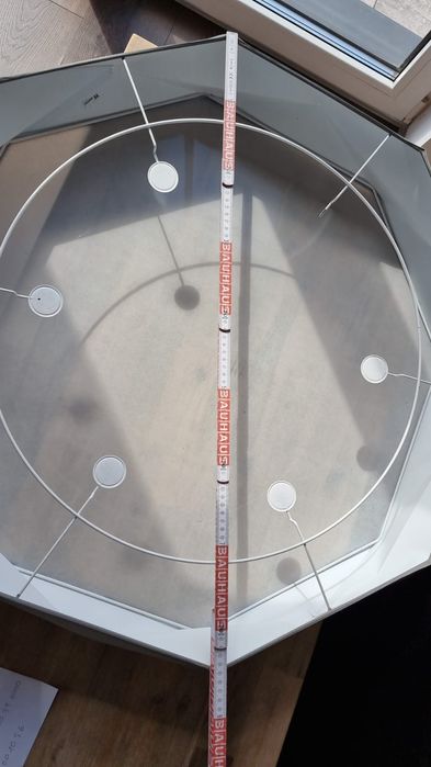 Piękna nowoczesna lampa do salonu i sypialni