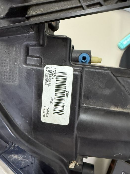 Lampa lampy przód Jeep Grand Cherokee WK2 lift. Prawa i lewa USA.