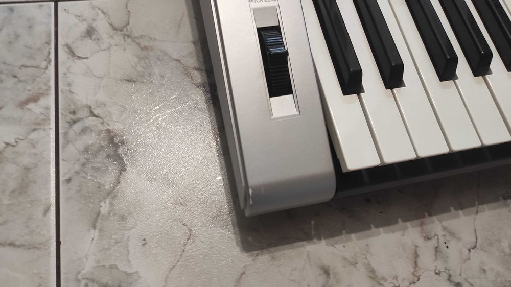 Чудовий синтезатор Yamaha YPT-410 для навчання