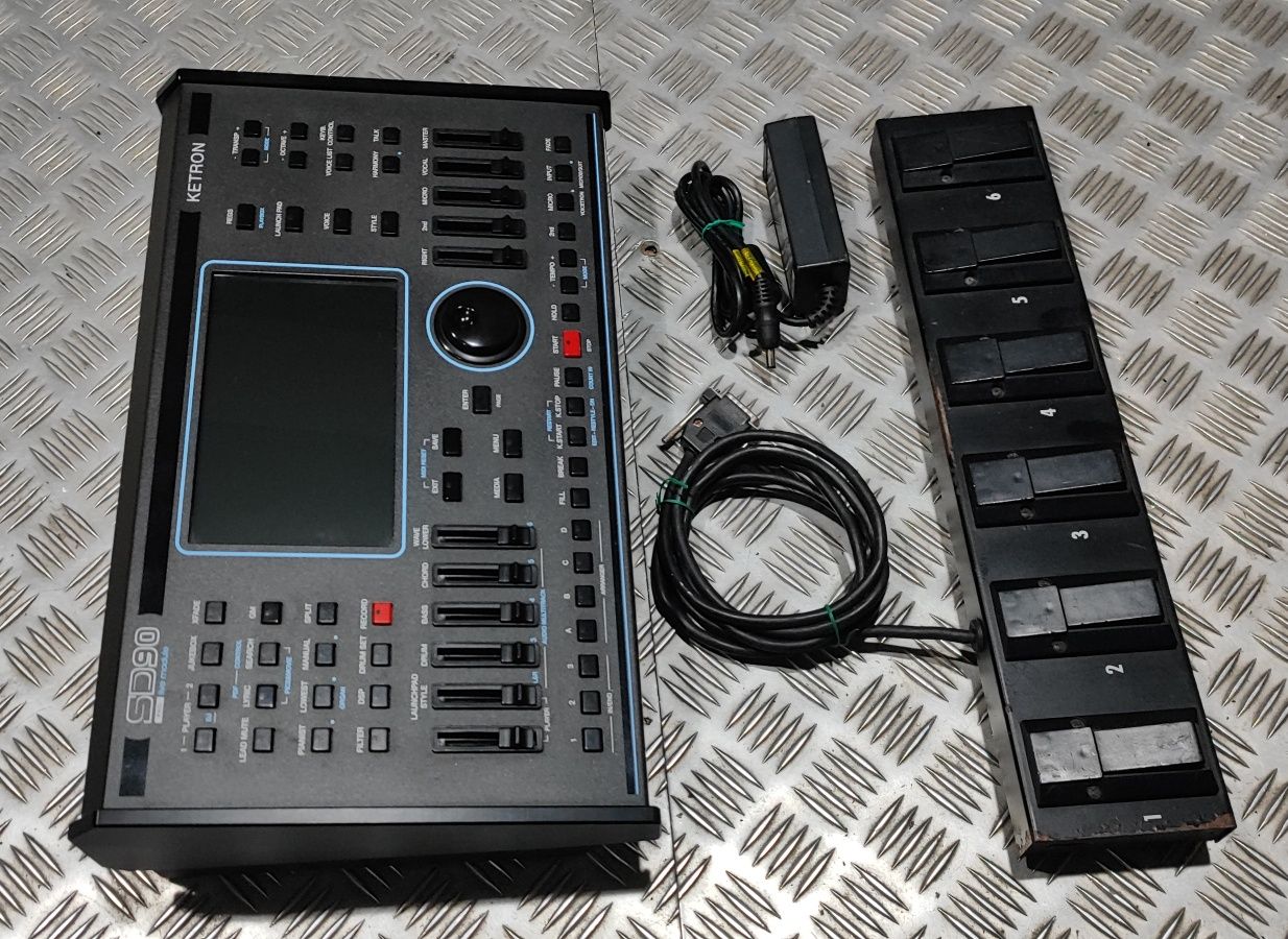 Ketron SD90 igual a novo