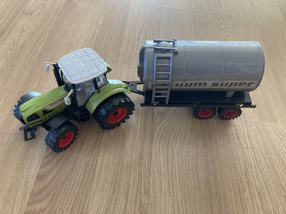 Traktor z beczką