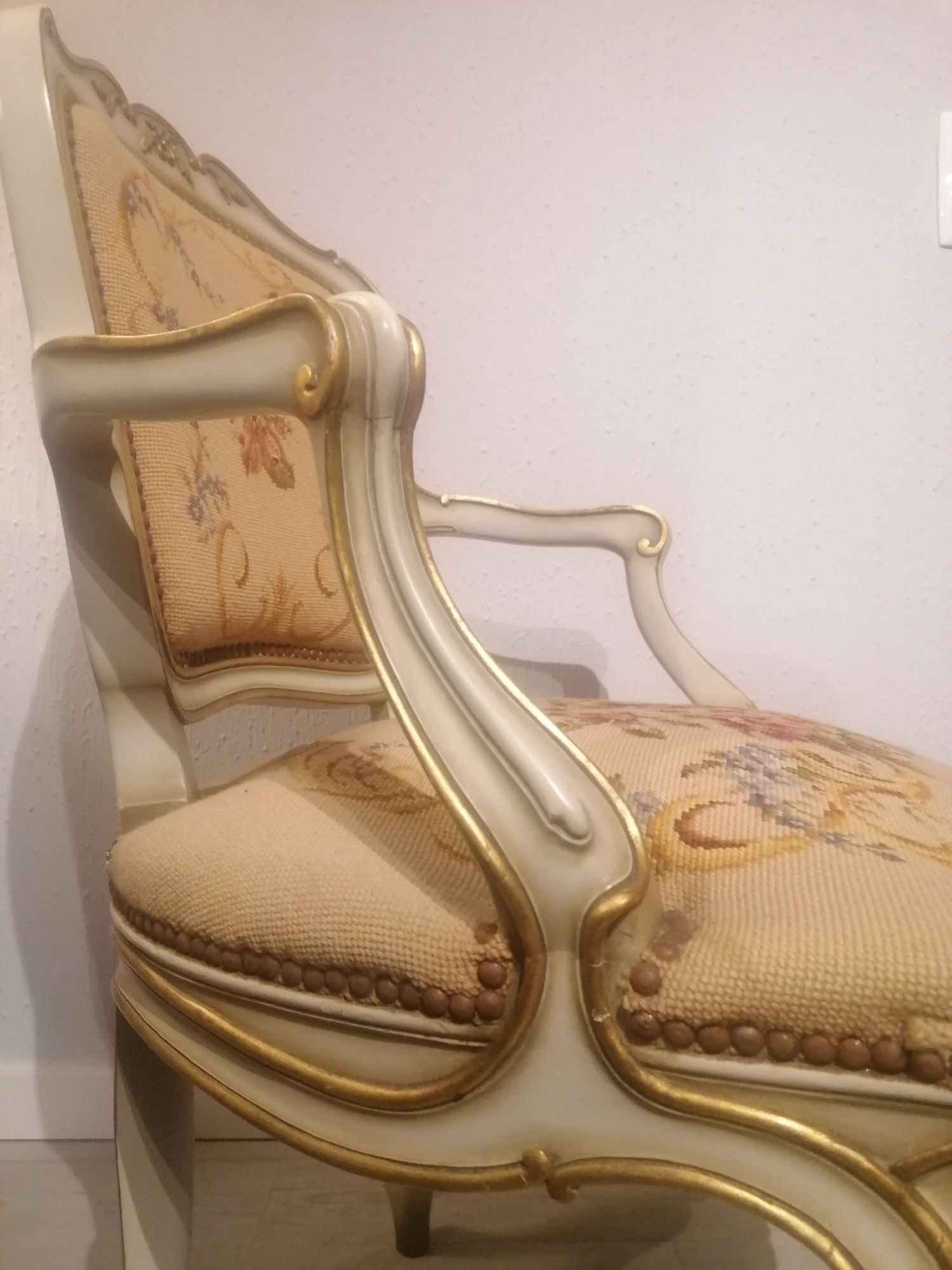 Antiga Bergère (ou Cadeirão, Poltrona, Cadeira de braços) Luís XV