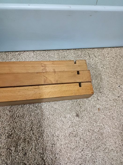 Cama de solteiro 100/190cm, madeira maciça, com estrado metálico e col