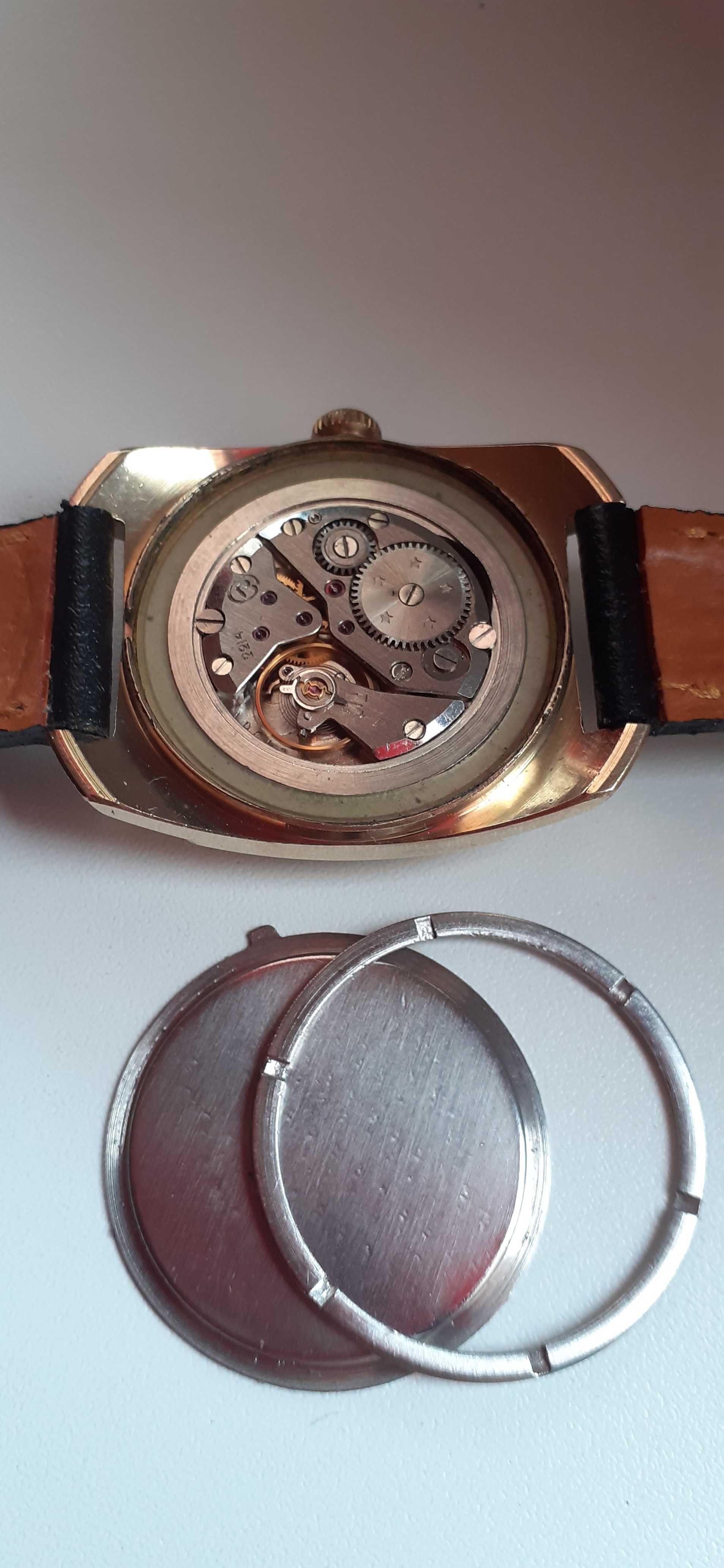 Zegarek WOSTOK 18 JEWELS złoty stan super.