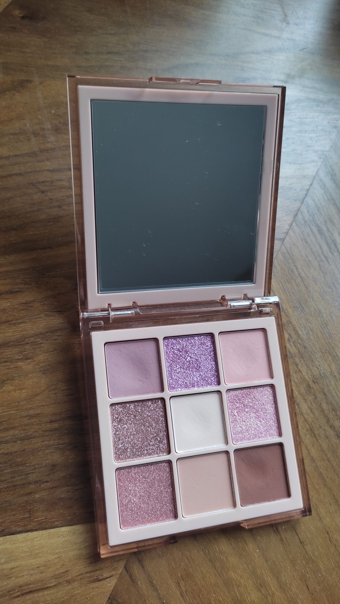 Paleta cieni używana Huda Beauty, light nude obsessions