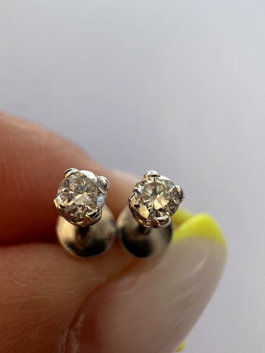 Золотые серьги пусеты с бриллиантами белое золото 585 проба