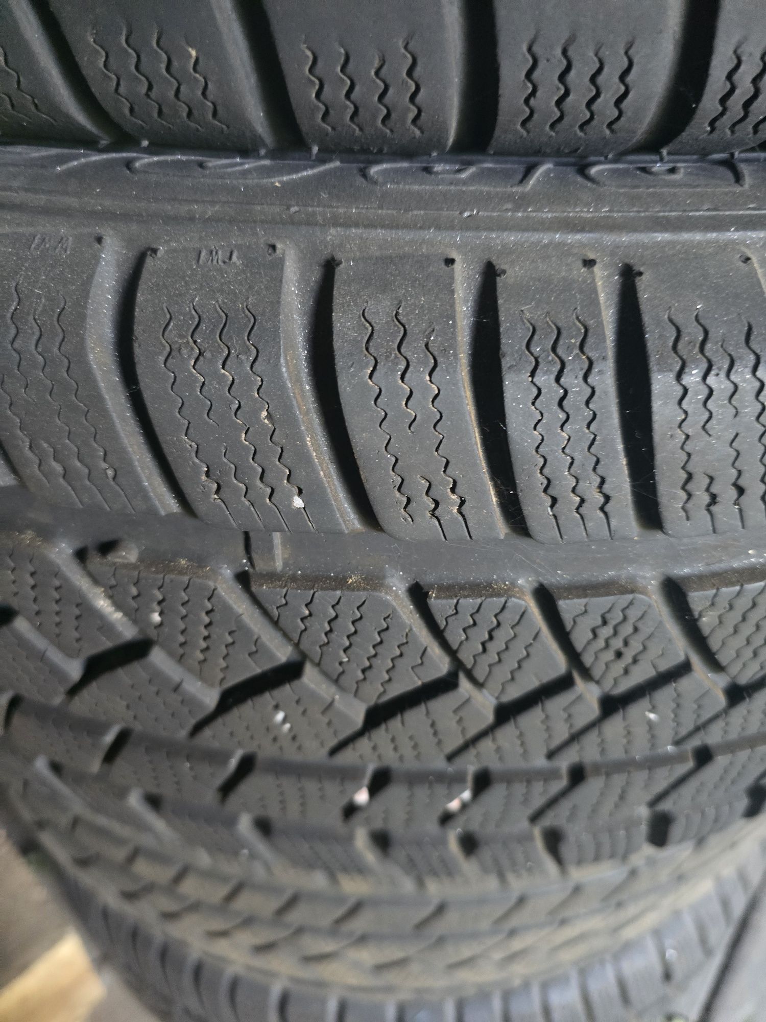 Opony zimowe 215/50 R 17