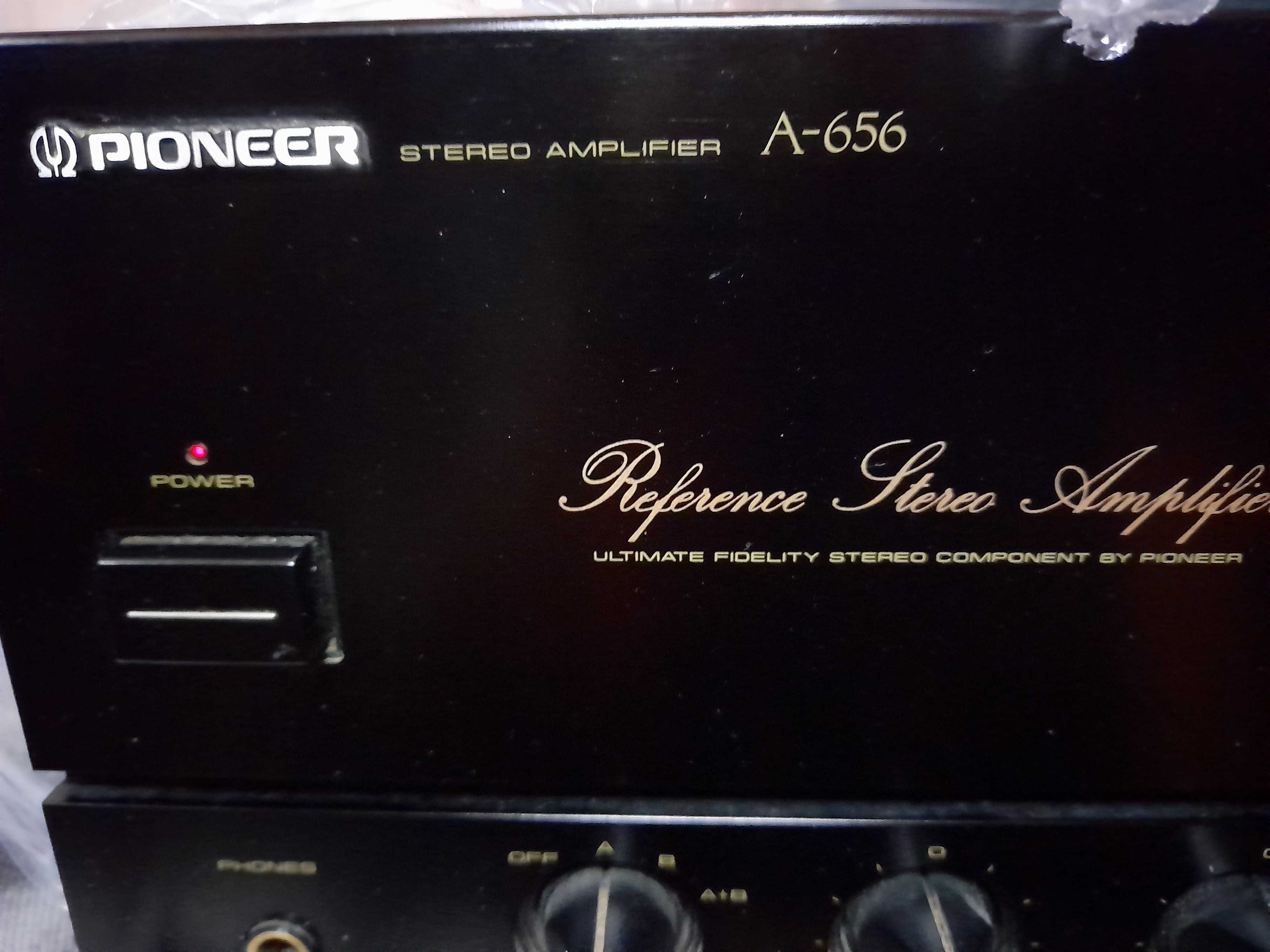 Amplificador de referência Pioneer A-656. Design Estilo 1989. 1990