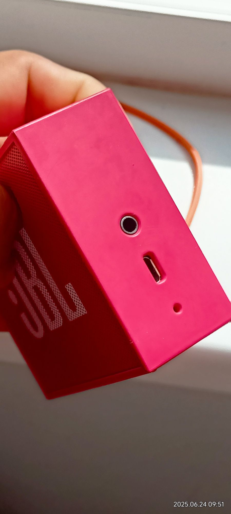 I'm selling a JBL GO speaker.