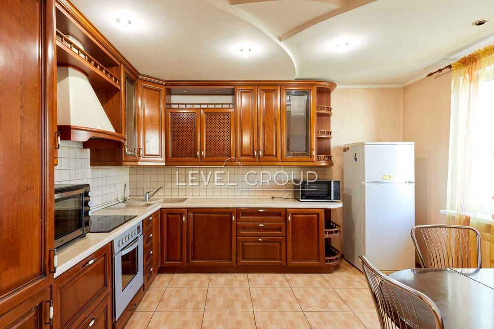 Продаж 3-кімнатної квартири з ремонтом вул. Анни Ахматової