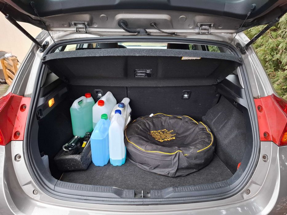 Toyota Auris 2013, 260000 km, benzyna-gaz