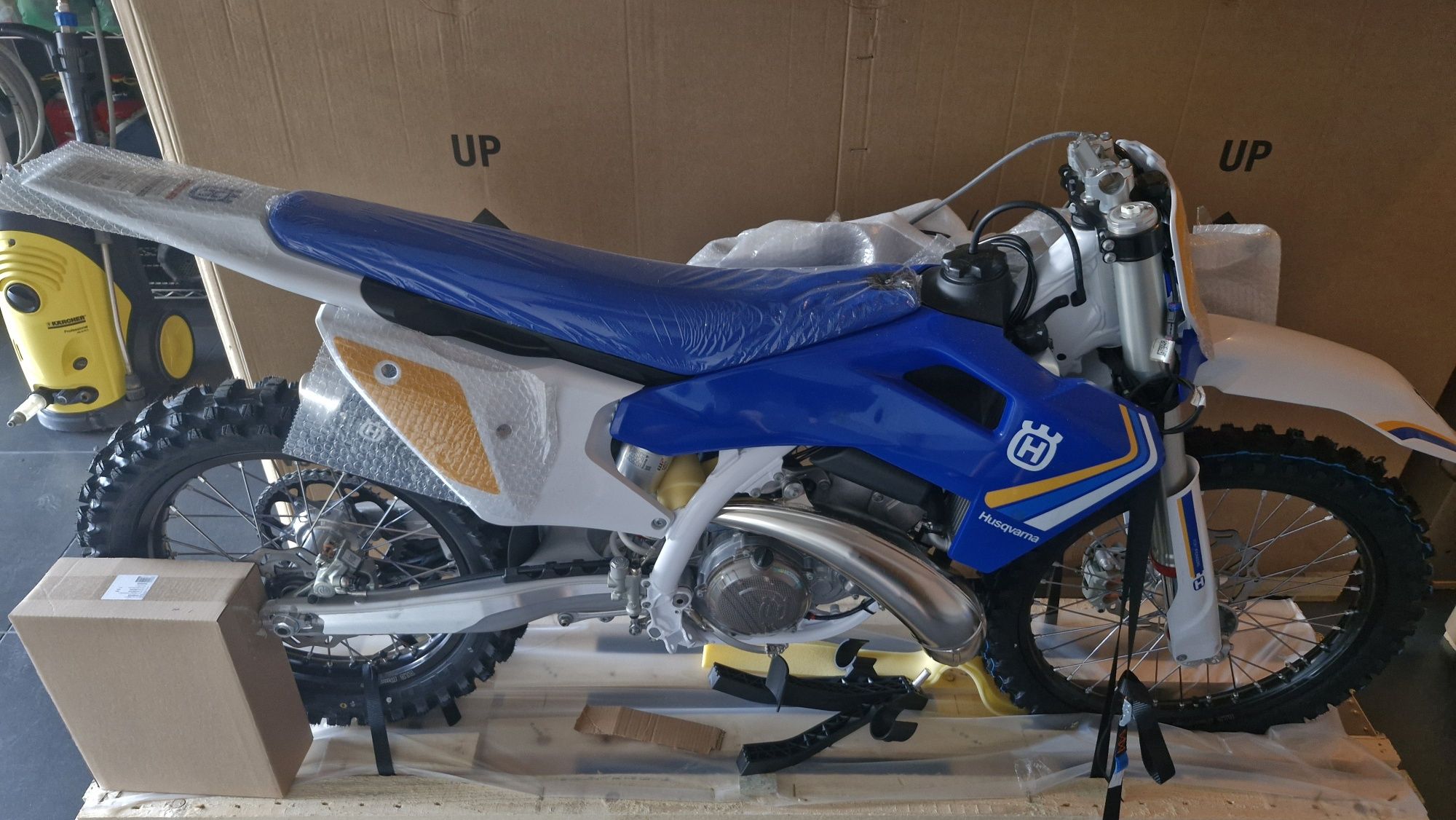 В наявності Husqvarna heritage TC300