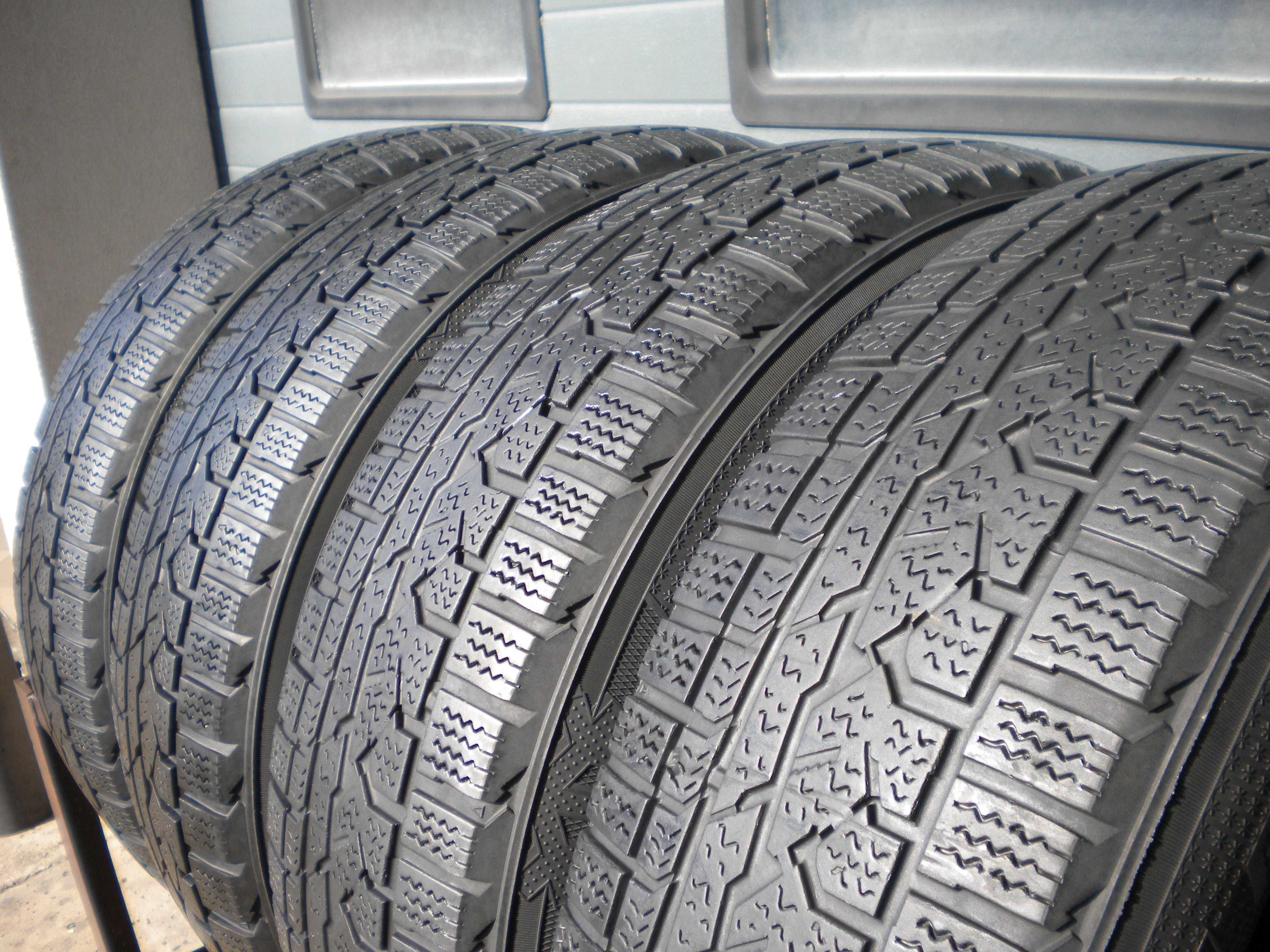 ! 4x Opony zimowe KUMHO I'ZEN RV ASYMMETRIC 215/70R16 100T