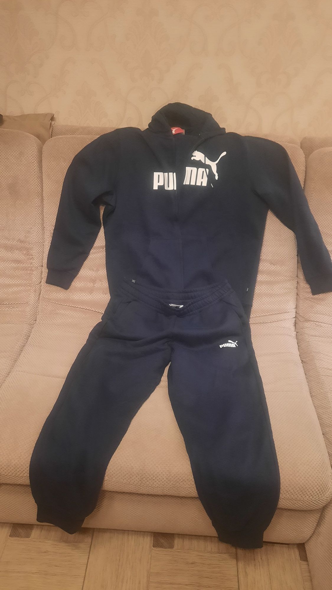 Продам женский спортивный костюм puma
