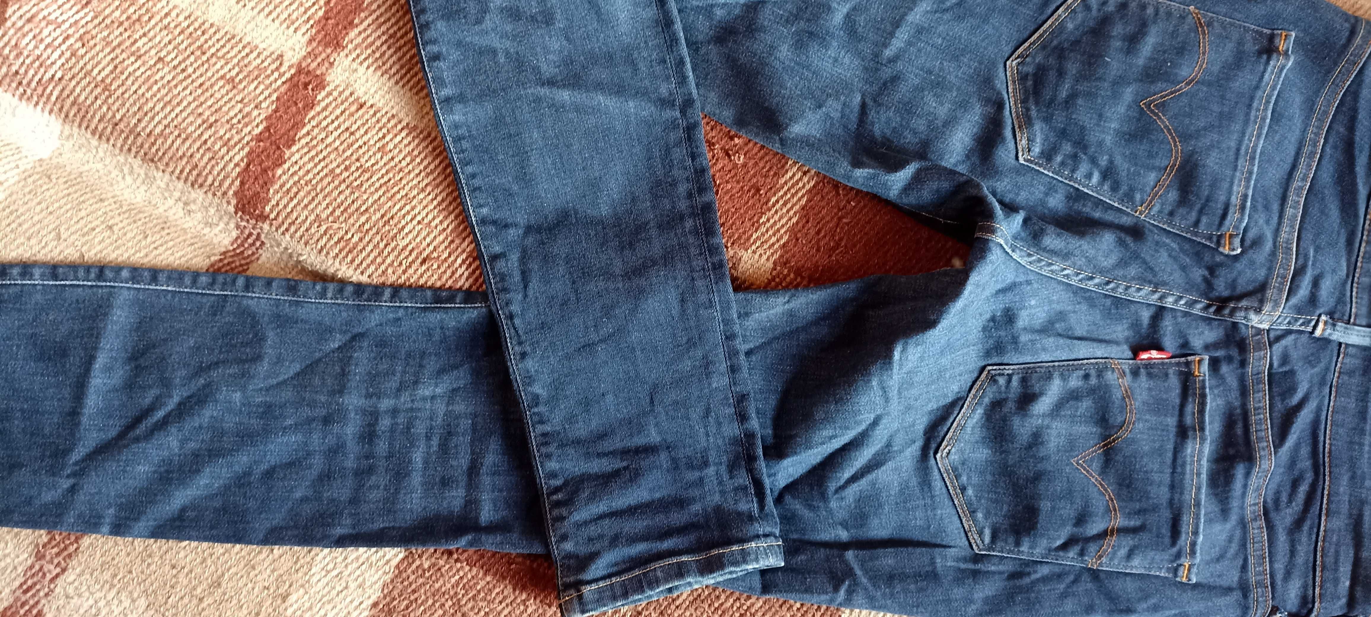 Levi Strauss & co W28 L34 Slim