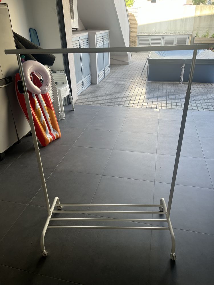 Cabideiro de roupas
