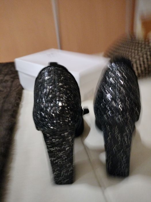 Sapatos pretos tamanho 38