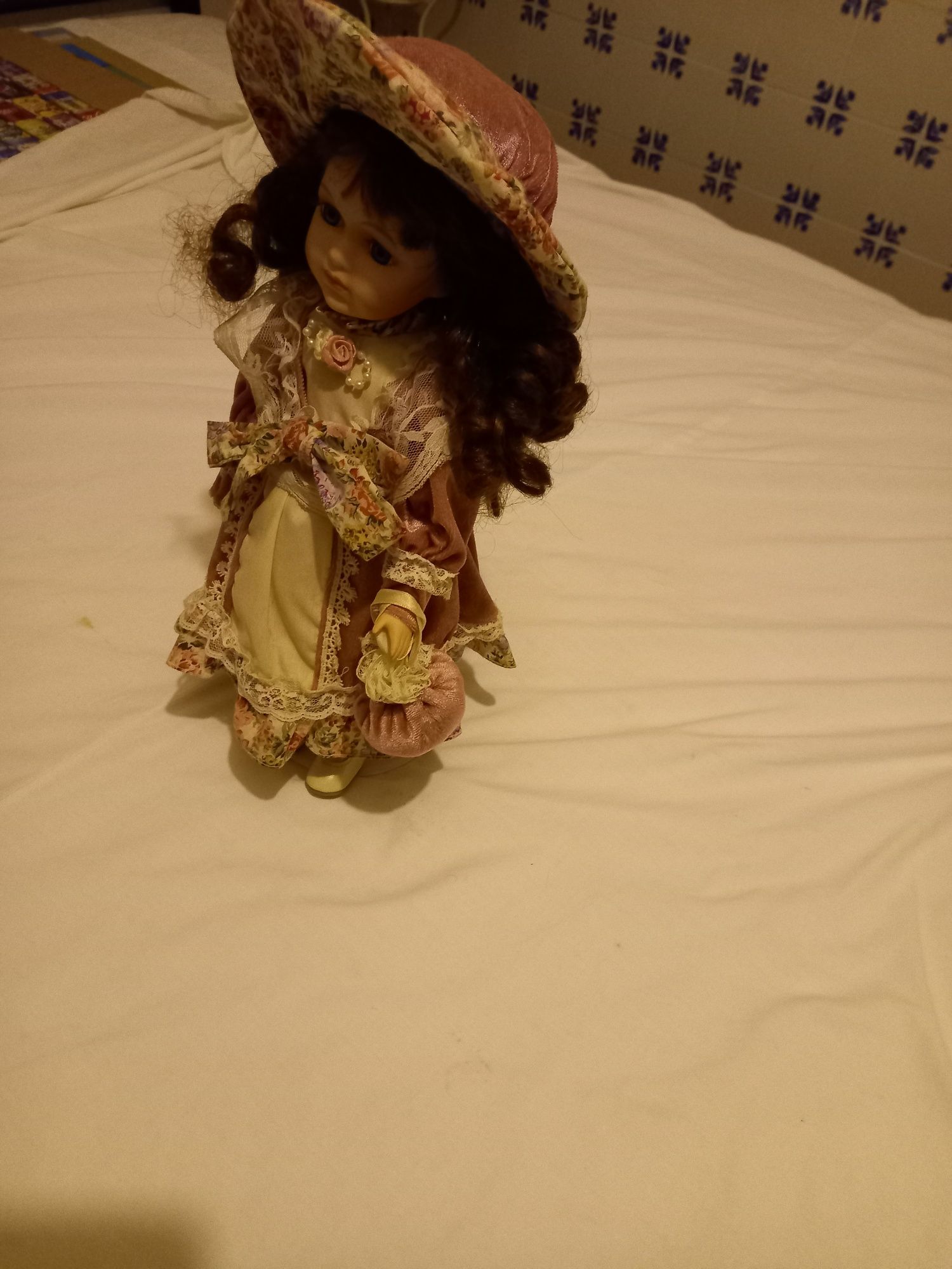 Boneca c/suporte-porcelana
