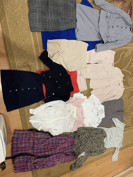 Ділові костюми, сукні, блузки, брюки та юбки, продам сетом. Заміри на