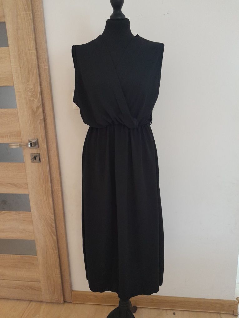 Czarna sukienka zwiewna dekolt kopertowy M L 38 40
