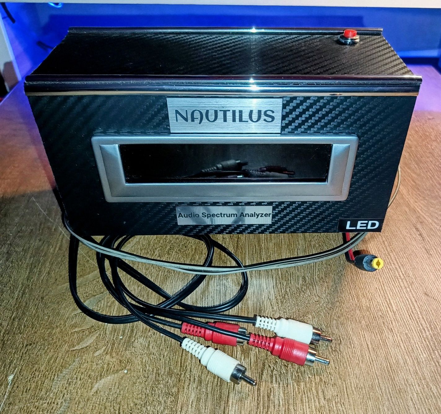 Nautilus - stereofoniczny wskaźnik LED wysterowania sygnału audio.