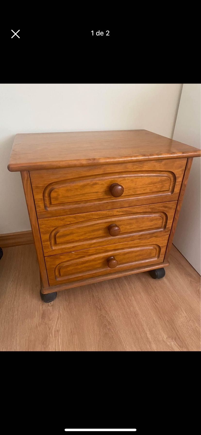 Mesa de cabeceira/ mesa de apoio com rodas