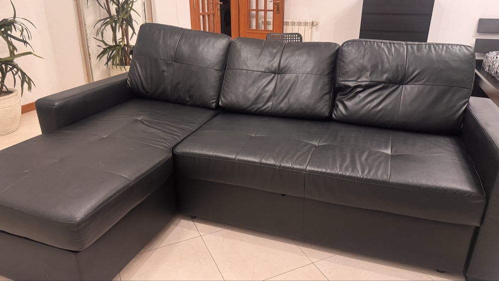Sofa preto com cama