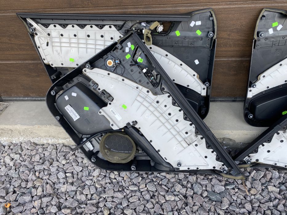 Дверні карти обшивка двері шкіряні Шкода Суперб 2 Skoda Superb2