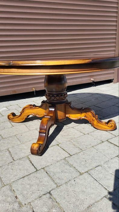 Вінтажний столик у стилі Барокко