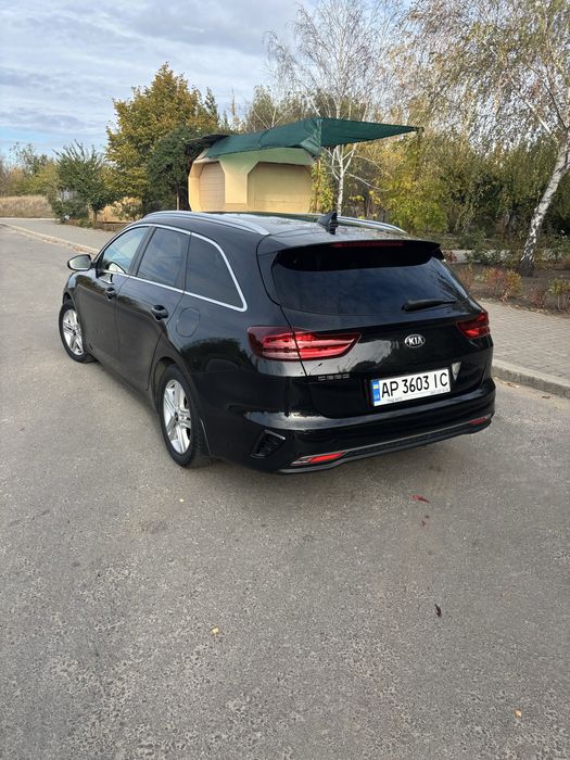 Продаємо автомобіль KIA CEED SW 2021 року