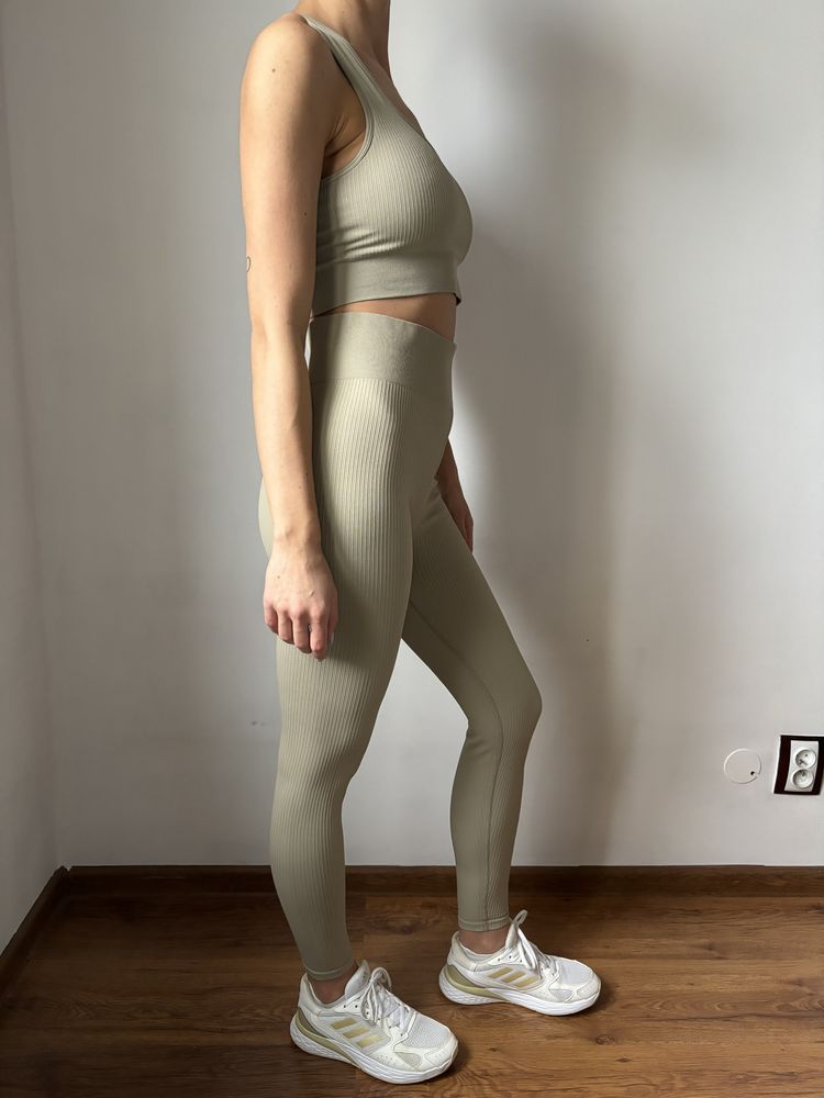 Sportowy strój do ćwiczen w prążki, kolor khaki, H&M, rozm. M/L