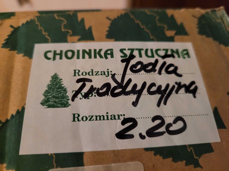 Choinka sztuczna 220 cm ze stojakiem kartonem