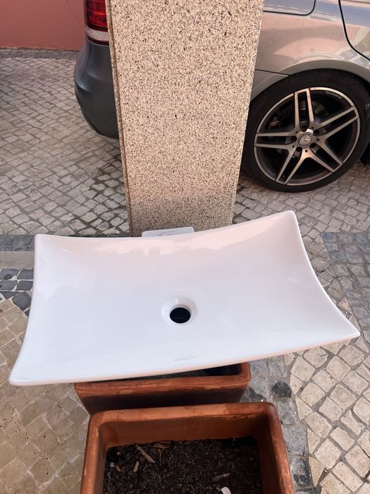 Vendo Lavatorio Curvo em Boa Condição