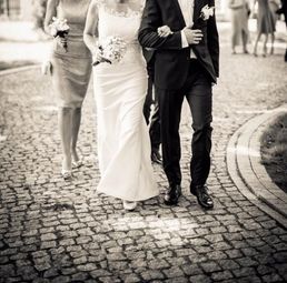 Elegancka suknia ślubna