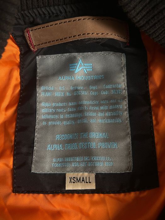 бомбер Alpha Industries MA-1):
