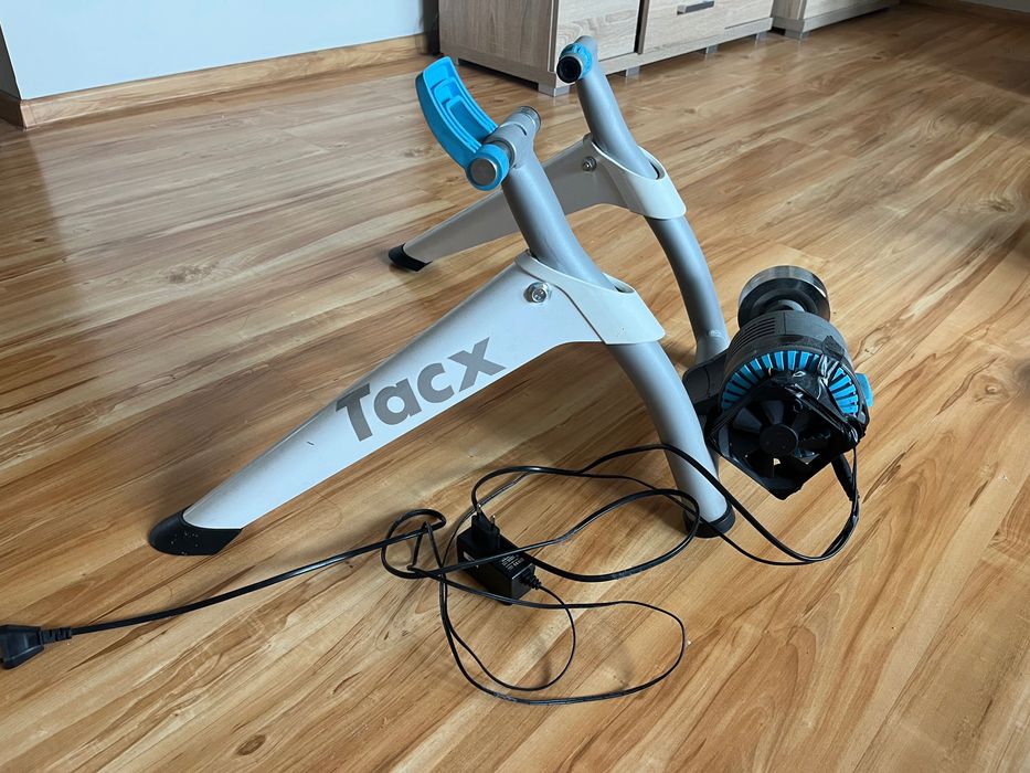 Trenażer Tacx Flow Smart