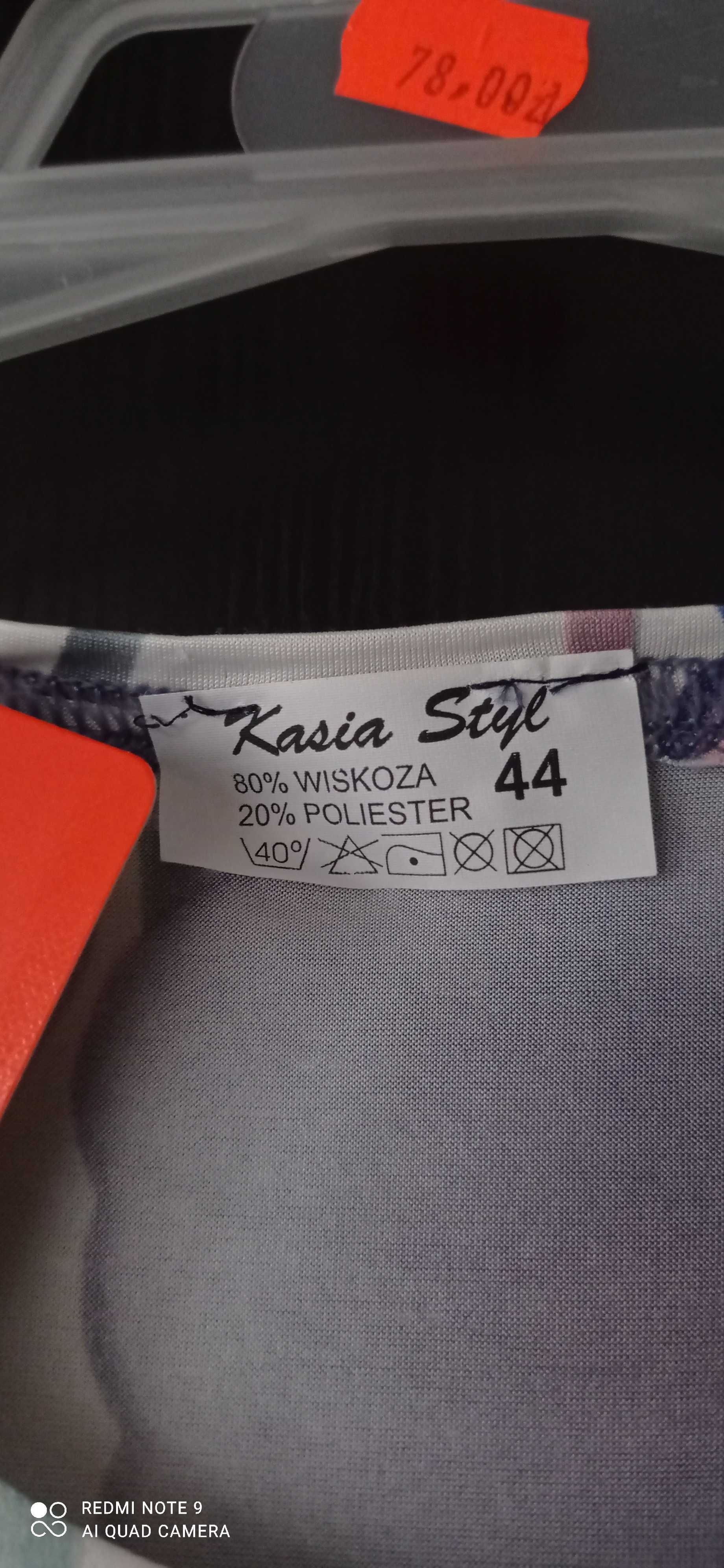 Ładna kolorowa damska bluzka z 3/4 rękawem w kwiaty r. 44.