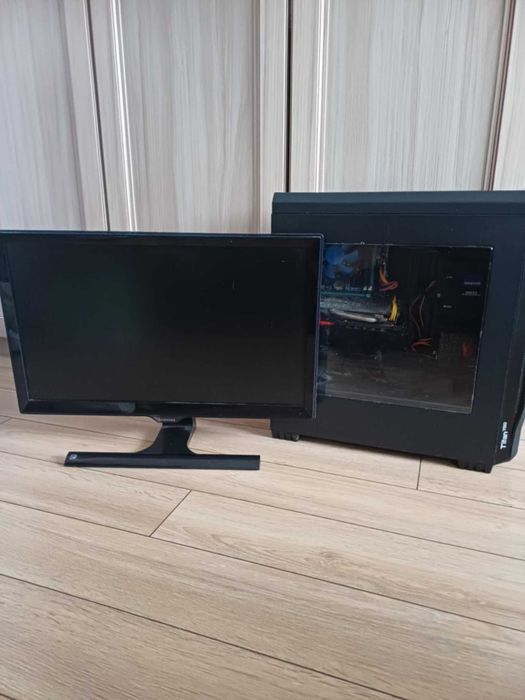 Komputer stacjonarny z monitorem