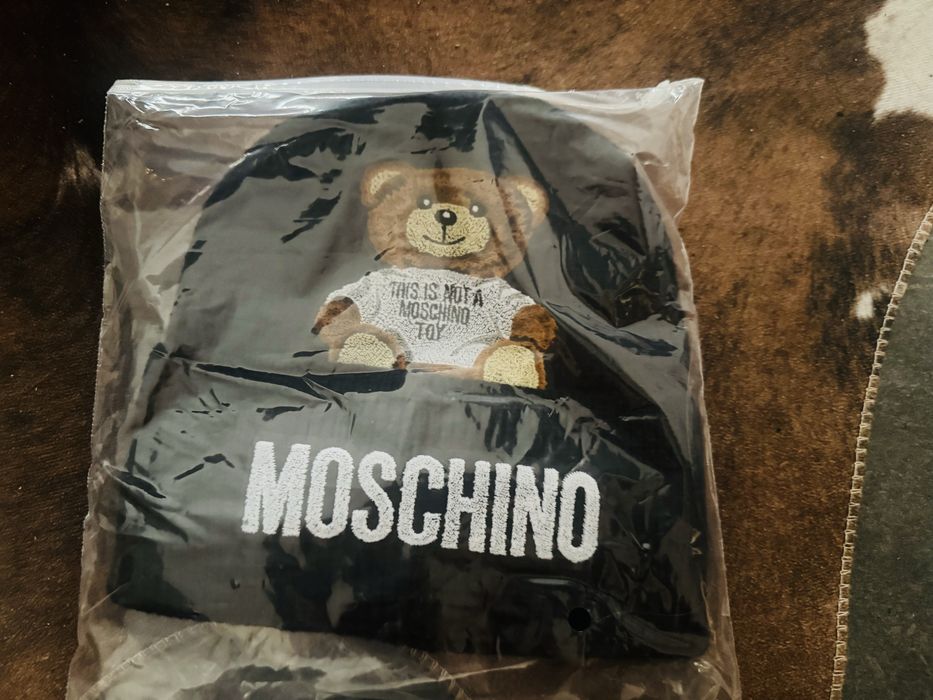 Dwie czapki Miś biala i czarna