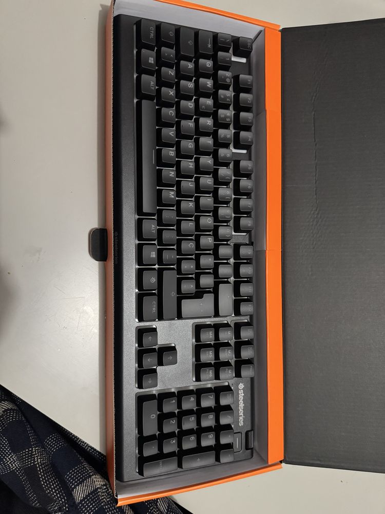 Teclado steelseries apex 3