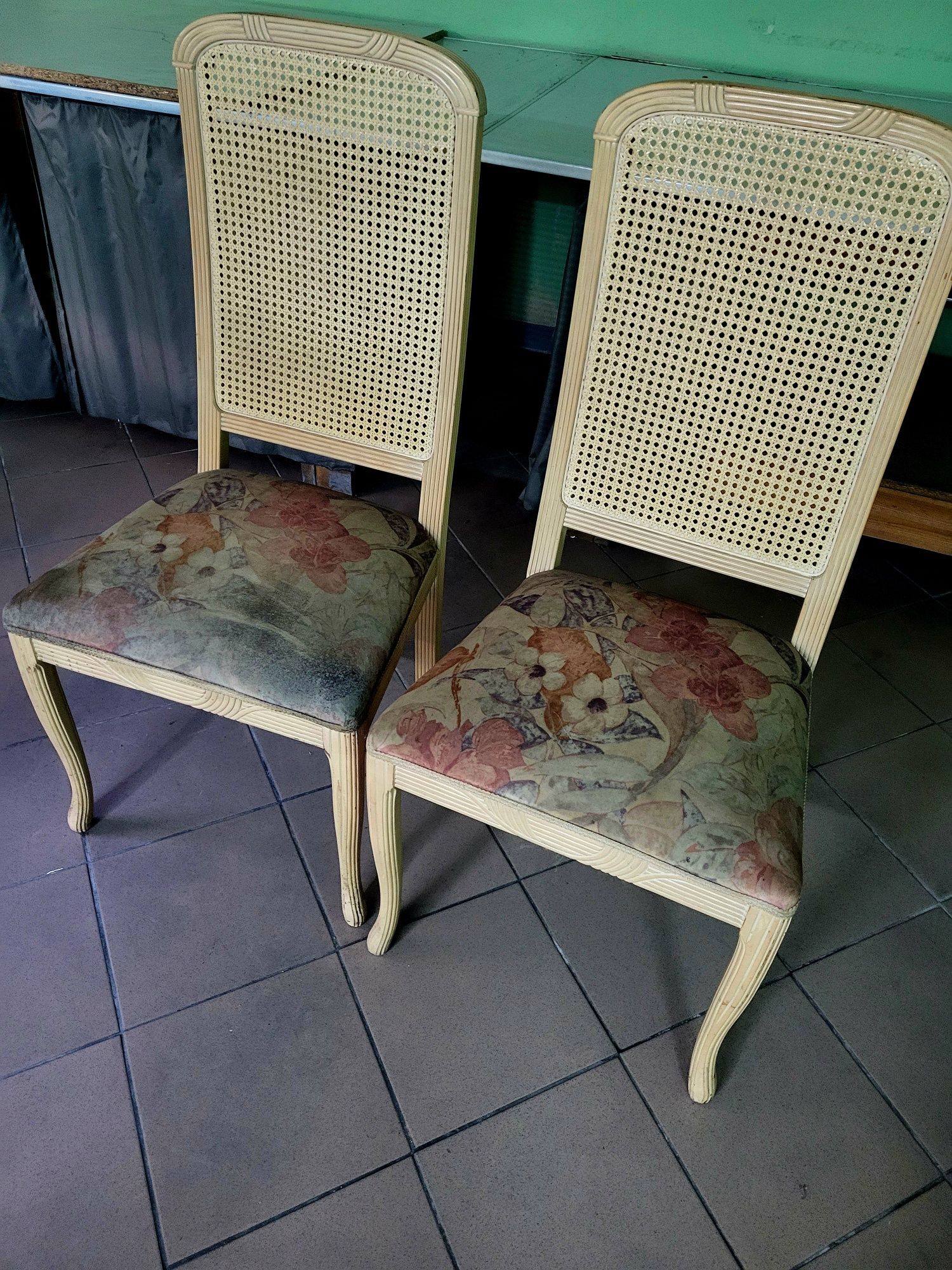 Krzesła sprężynowe dwa
