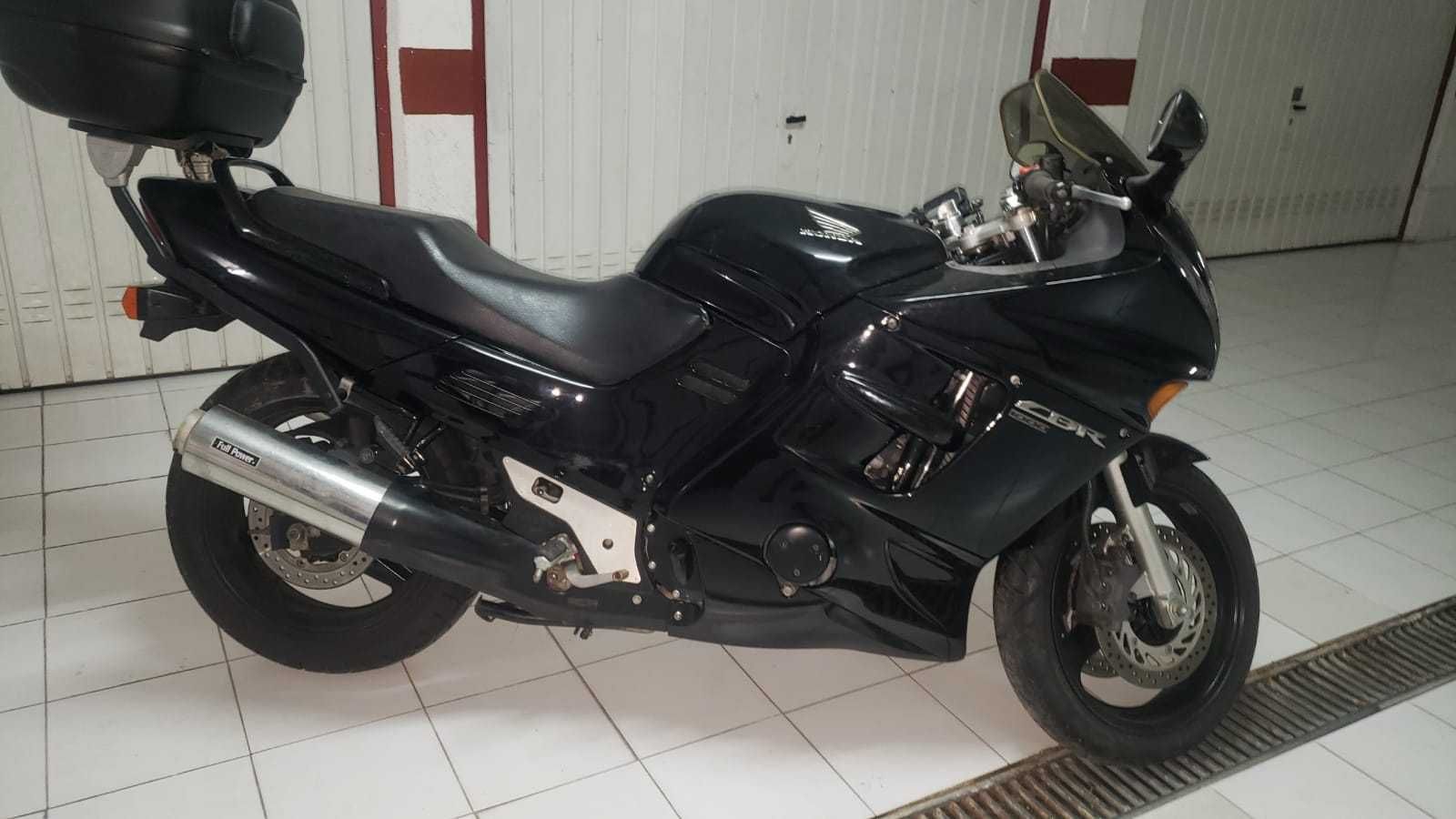 Honda CBR 1000 Com poucos Km